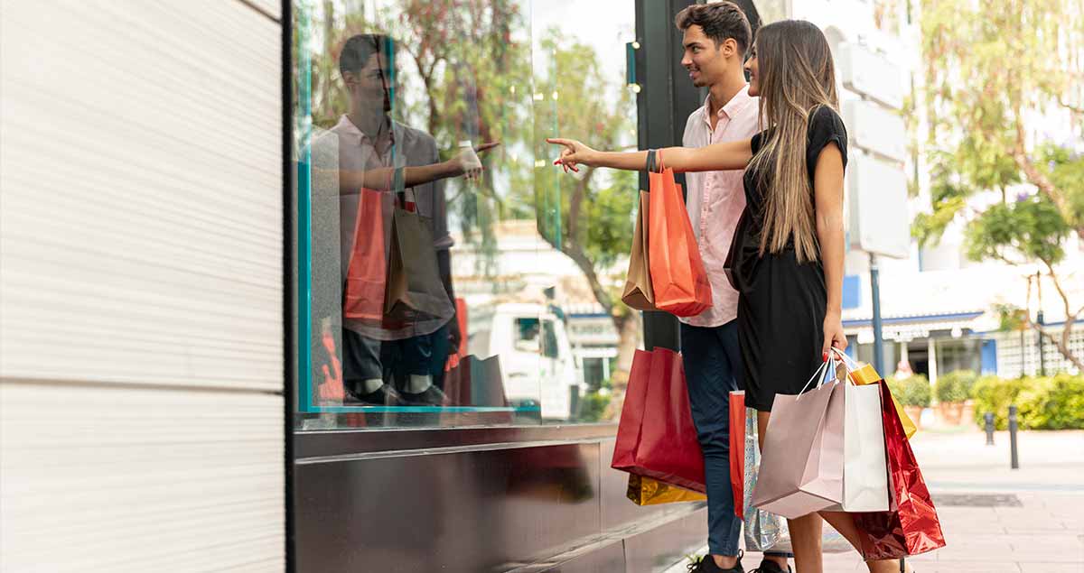 materiales-innovadores-en-perfileria-de-escaparates-tendencias-y-beneficios-para-el-retail
